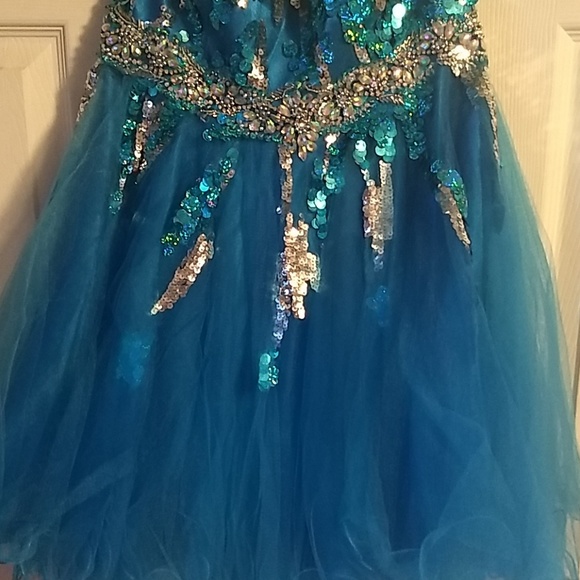 Dress - Picture 3 of 8